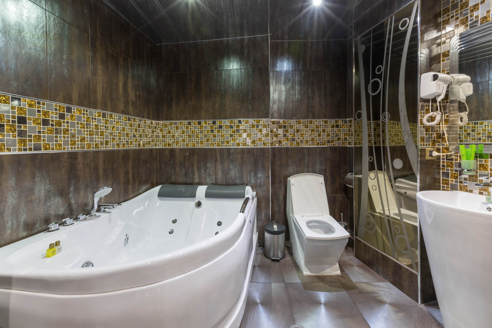 Հիդրոմերսող լոգարանով համար 