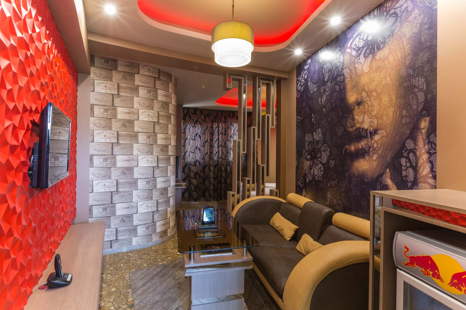 Ճոխ նախասրահ մինիբարով եւ հեռուստացույցով